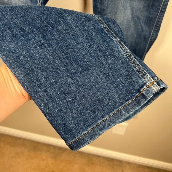 Men's Relaxed Fit Blue Jeans - Picture 8 of 13